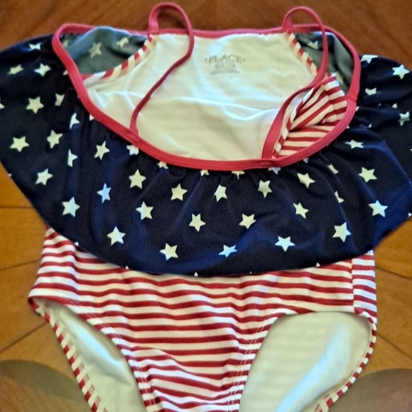 Children's Place girls patriotic swimsuit - Picture 3 of 4